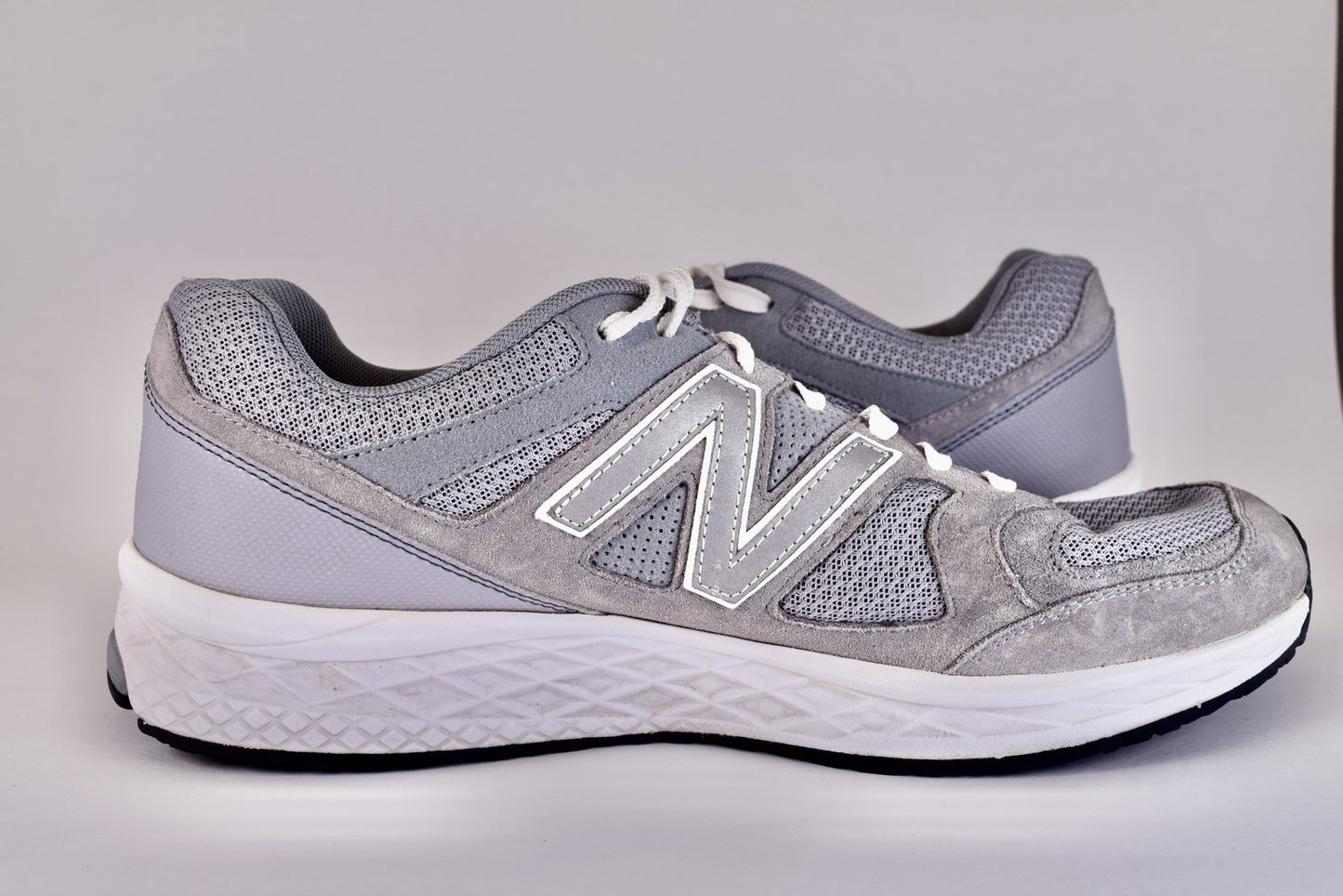 New Balance Men 795v1 ME795GW1 Gray Running Shoes Sneakers Size 12 D