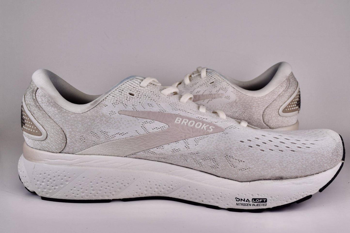Brooks Mens Ghost 16 1104181D164 Coconut Chateau Beige Running Shoes Size 13 D