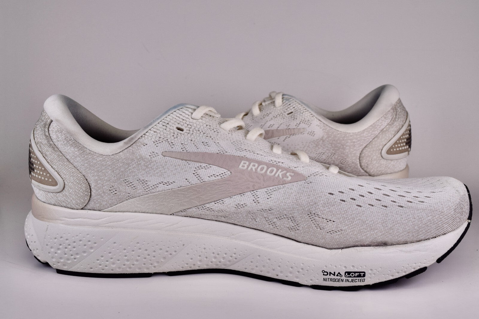 Brooks Mens Ghost 16 1104181D164 Coconut Chateau Beige Running Shoes Size 13 D