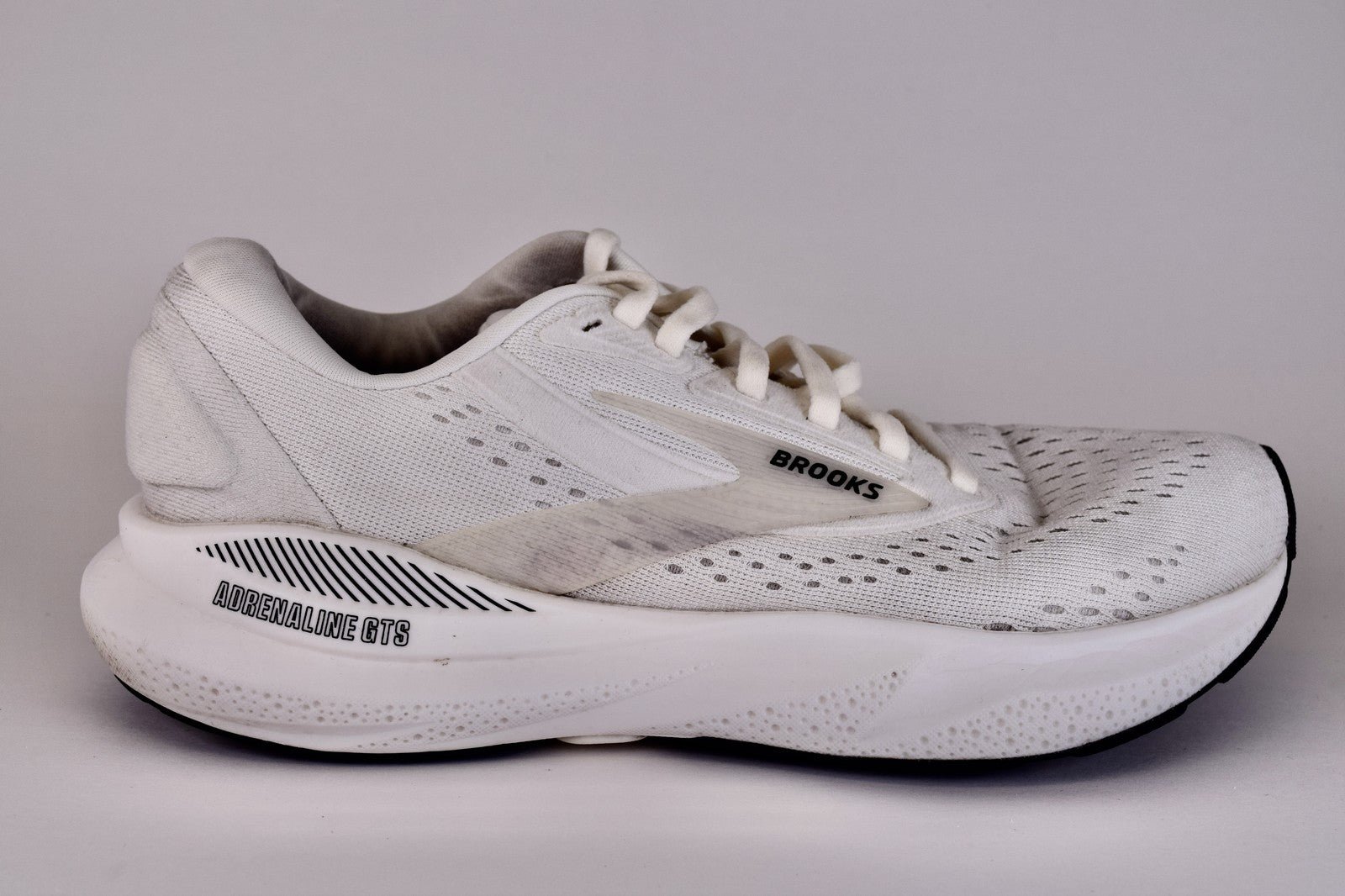 Brooks Women Adrenaline GTS 24 1204261B137 White Running Shoes Sneakers Size 7 B