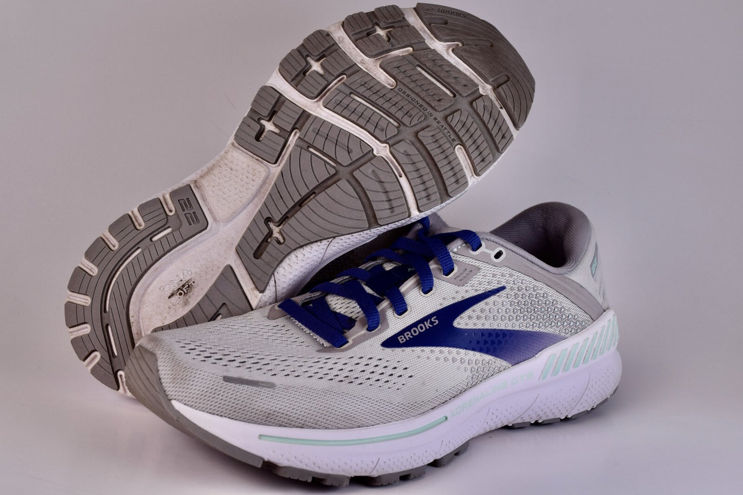 Brooks Womens Adrenaline GTS 22 1203531B045 Gray Running Shoes Sneakers Size 9 B