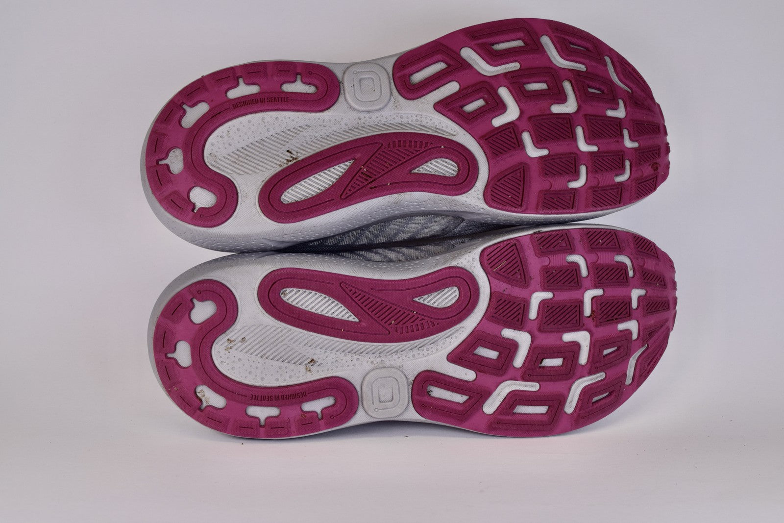 Brooks Women Adrenaline GTS 24 1204261B019 Gray Running Shoes Size 11.5 B