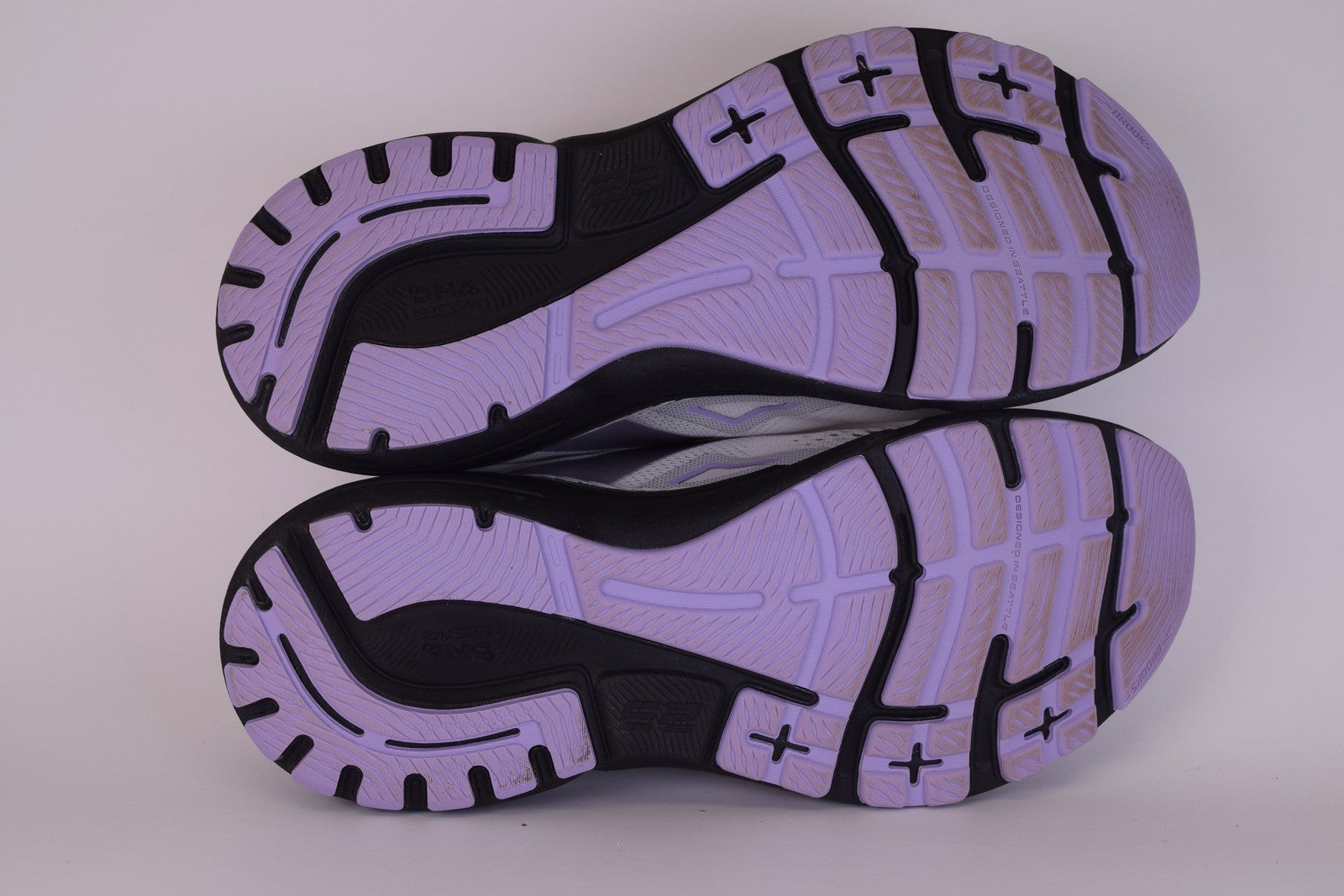Brooks Women Adrenaline GTS 23 1203811B039 Gray Running Shoes Sneakers Size 12 B
