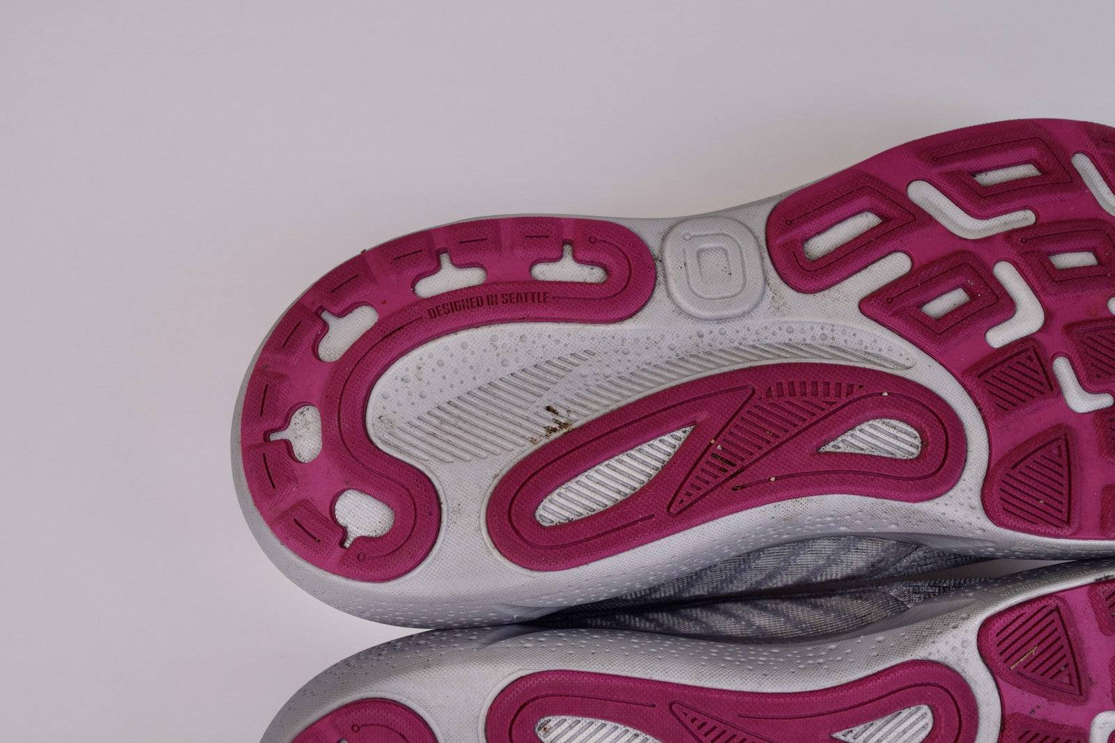 Brooks Women Adrenaline GTS 24 1204261B019 Gray Running Shoes Size 11.5 B