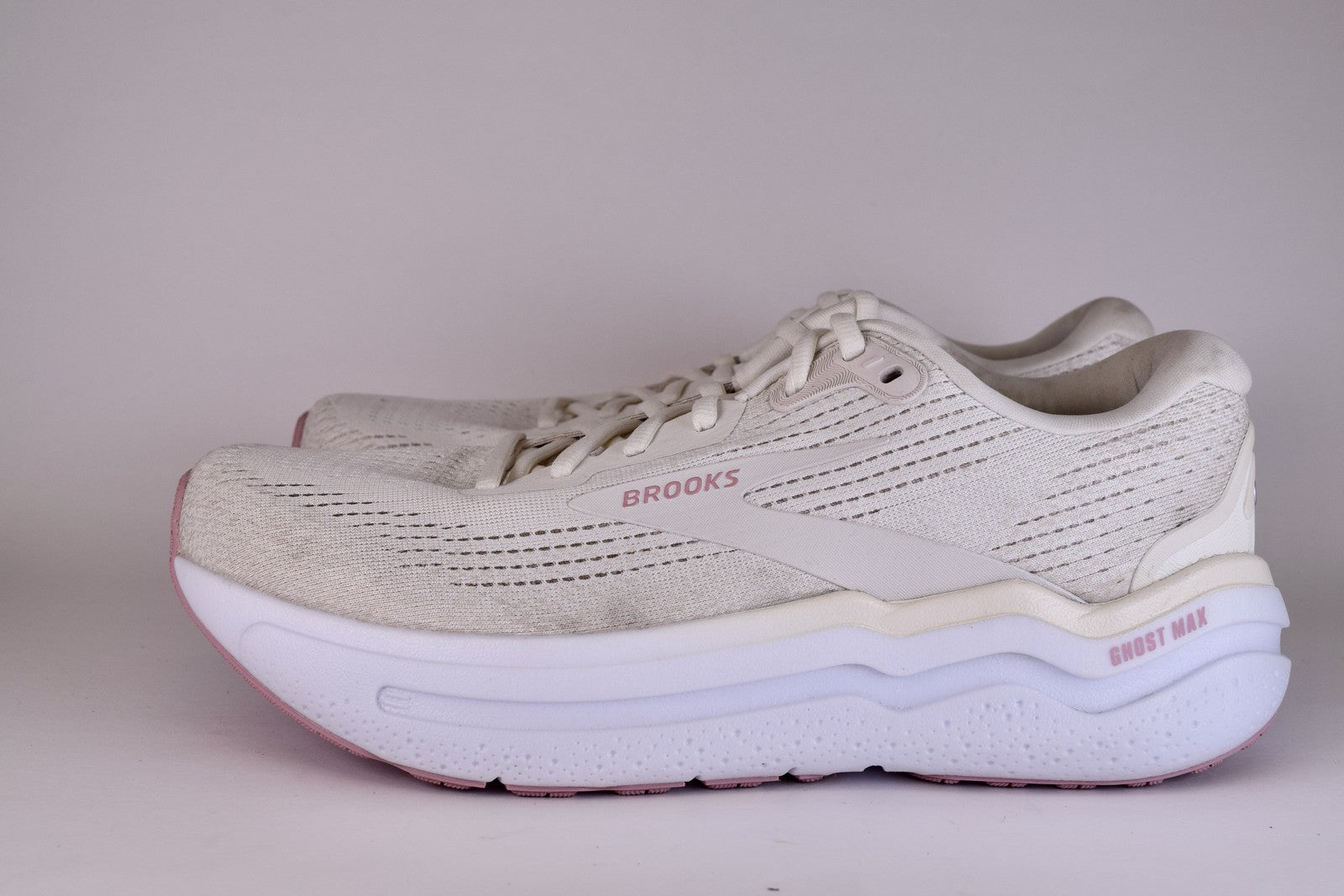 Brooks Women Ghost Max 2 1204201B190 Beige Running Shoes Sneakers Size 9.5 B