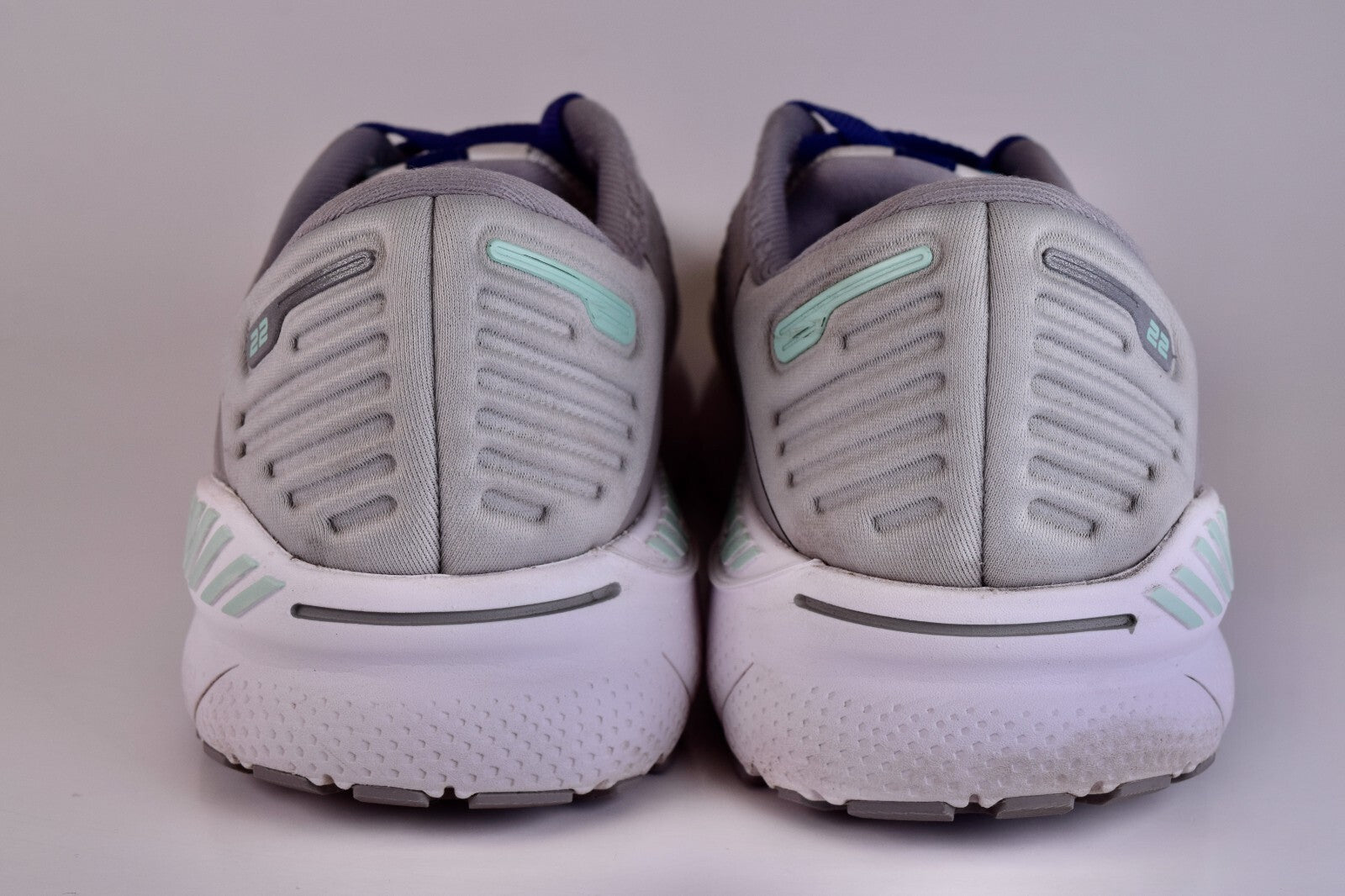 Brooks Womens Adrenaline GTS 22 1203531B045 Gray Running Shoes Sneakers Size 9 B