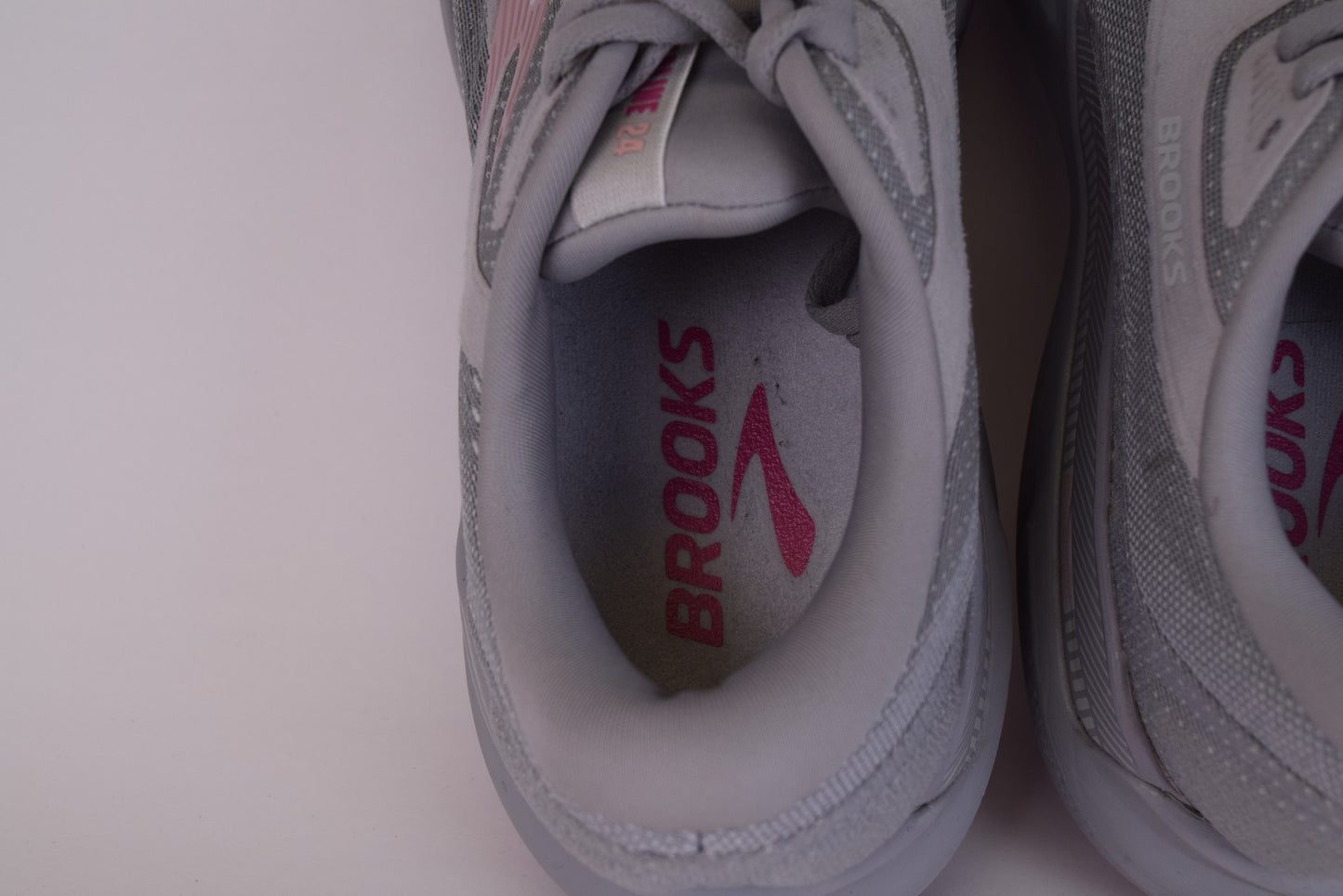 Brooks Women Adrenaline GTS 24 1204261B019 Gray Running Shoes Size 11.5 B