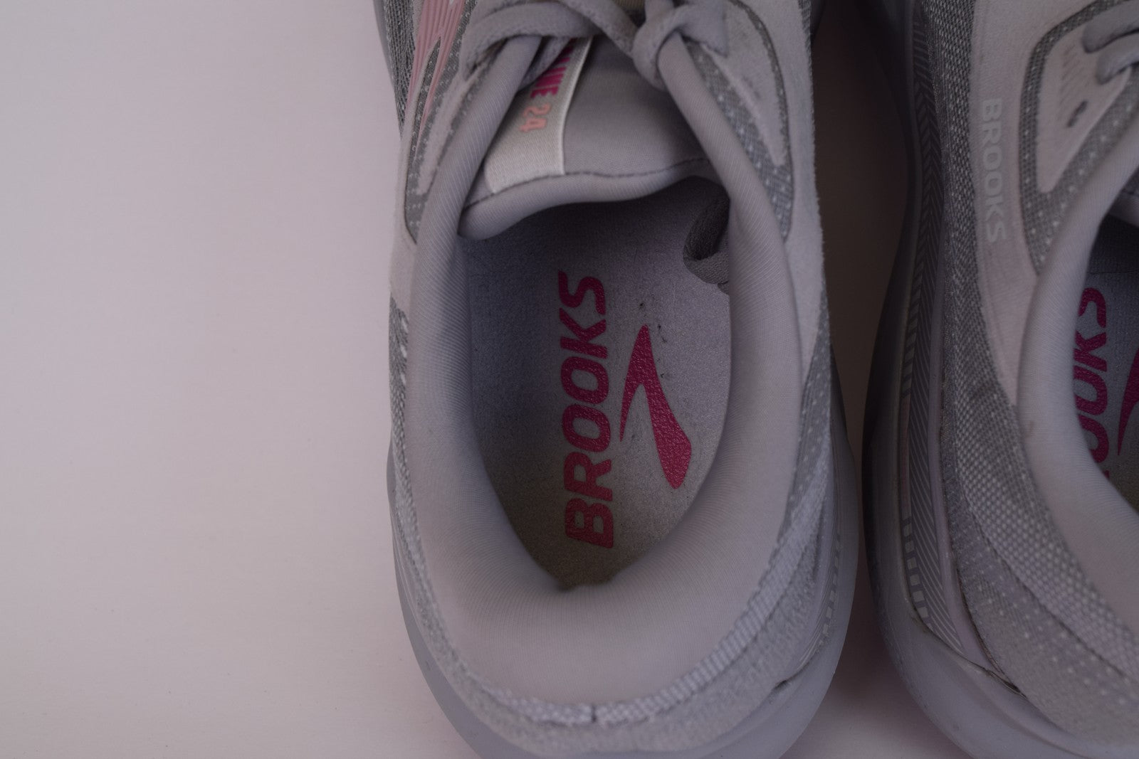Brooks Women Adrenaline GTS 24 1204261B019 Gray Running Shoes Size 11.5 B