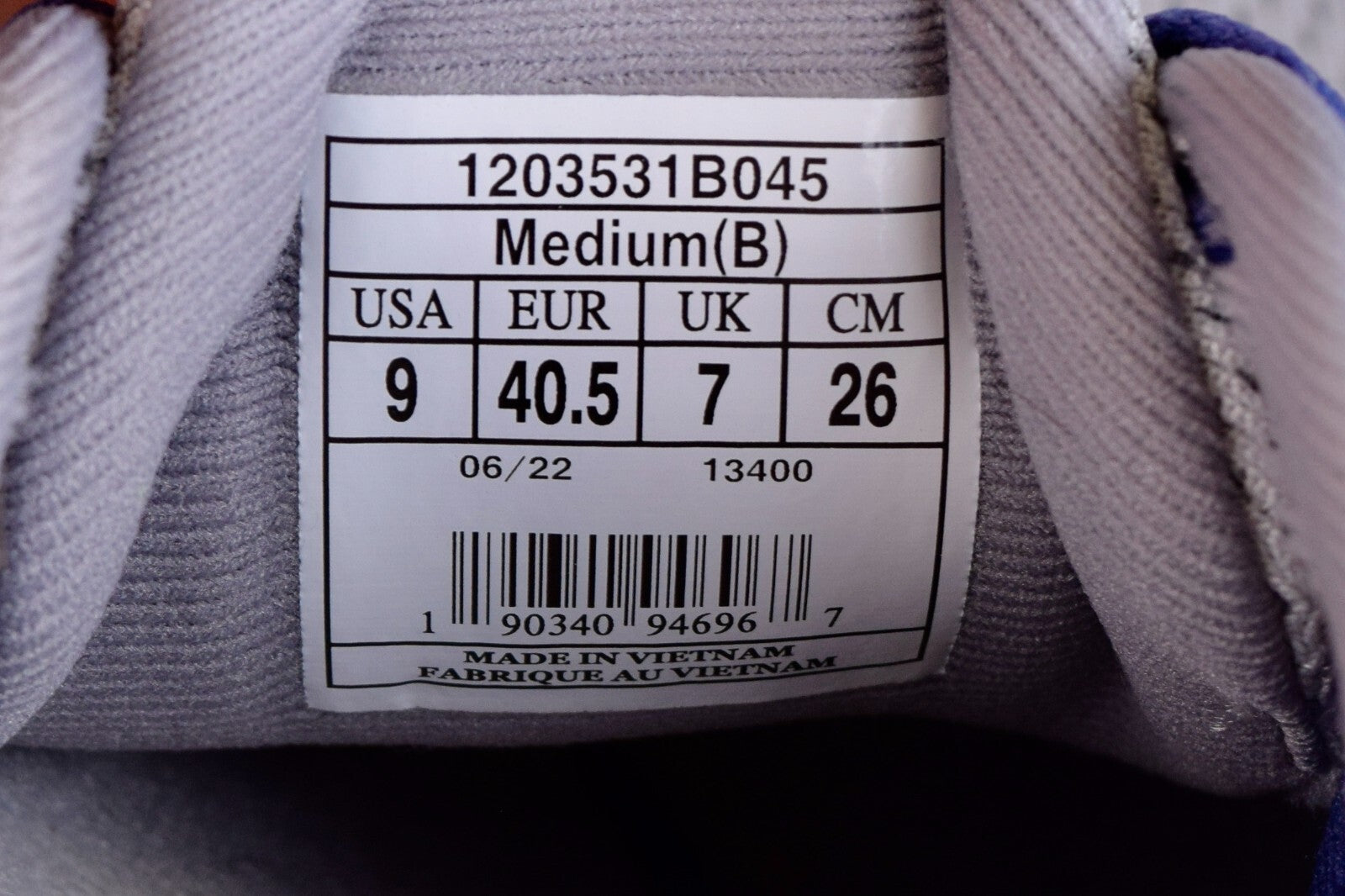 Brooks Womens Adrenaline GTS 22 1203531B045 Gray Running Shoes Sneakers Size 9 B