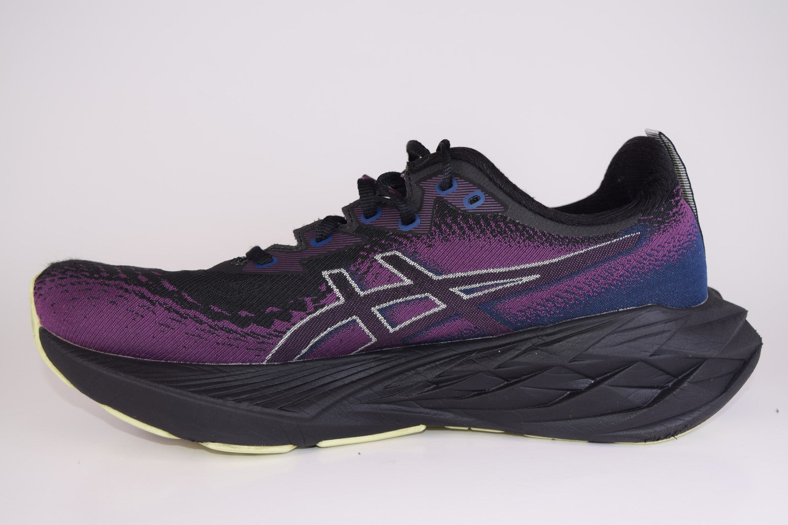 ASICS Women Novablast 4 1012B510 Black Running Shoes Sneakers Size 10