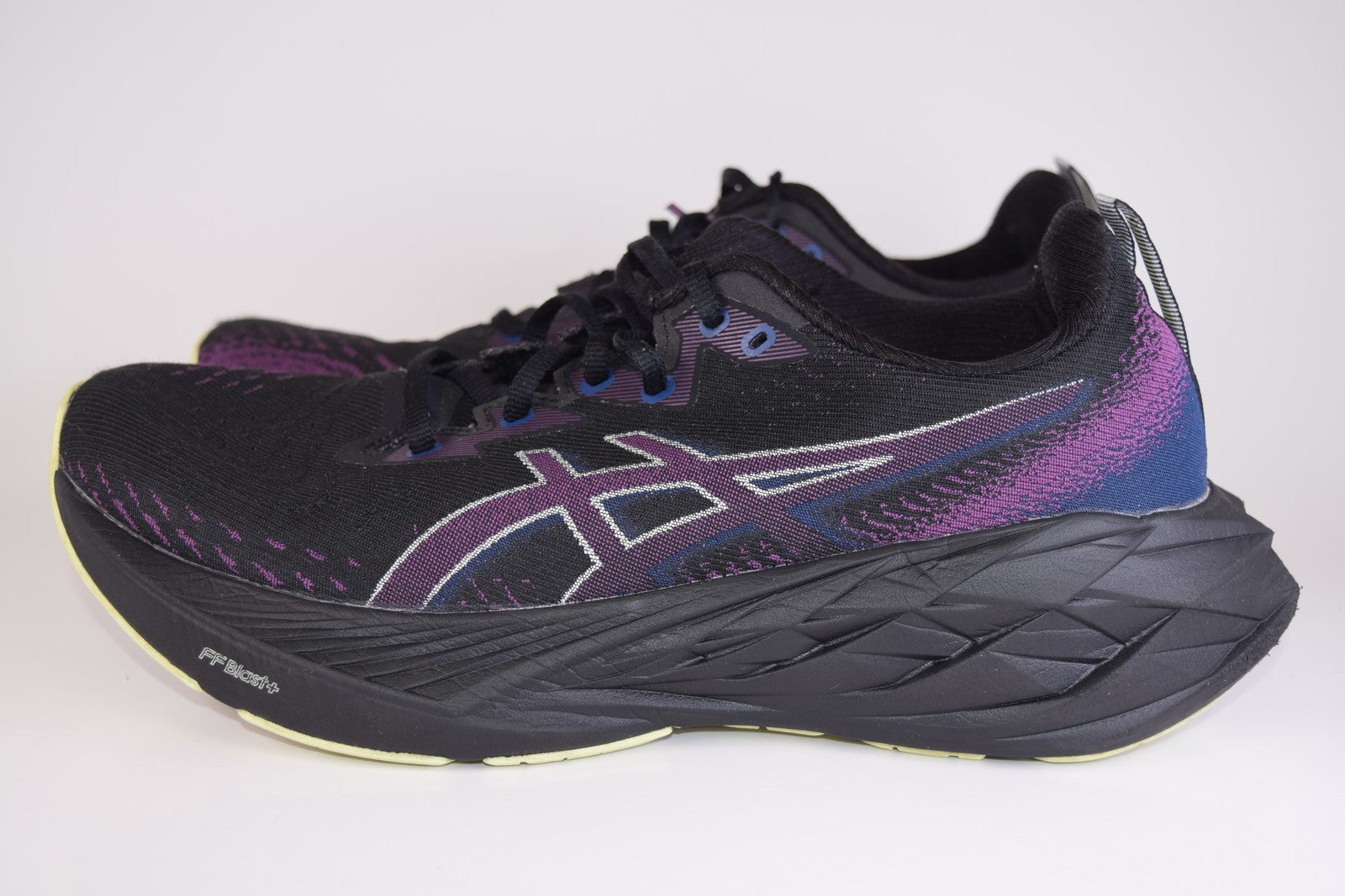 ASICS Women Novablast 4 1012B510 Black Running Shoes Sneakers Size 10