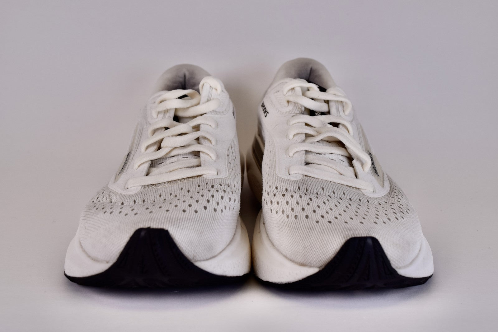 Brooks Women Adrenaline GTS 24 1204261B137 White Running Shoes Sneakers Size 7 B