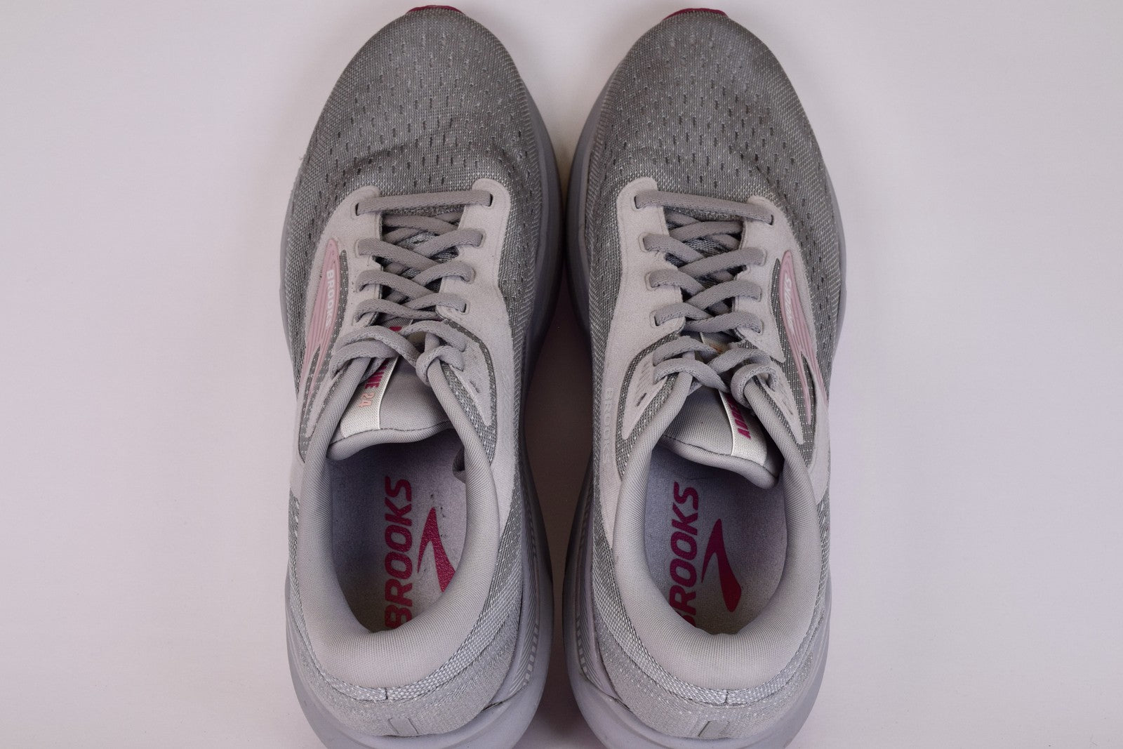 Brooks Women Adrenaline GTS 24 1204261B019 Gray Running Shoes Size 11.5 B