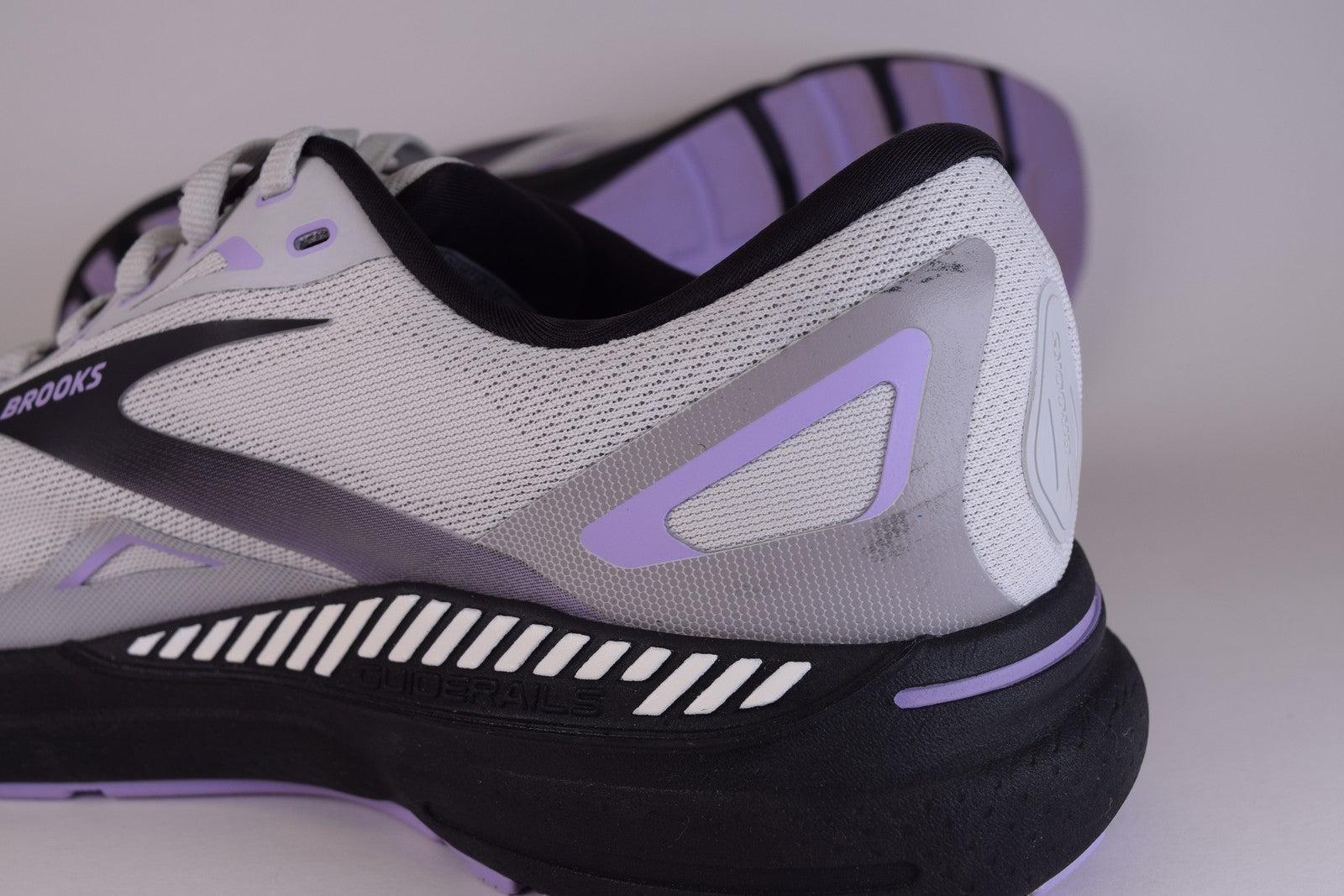 Brooks Women Adrenaline GTS 23 1203811B039 Gray Running Shoes Sneakers Size 12 B