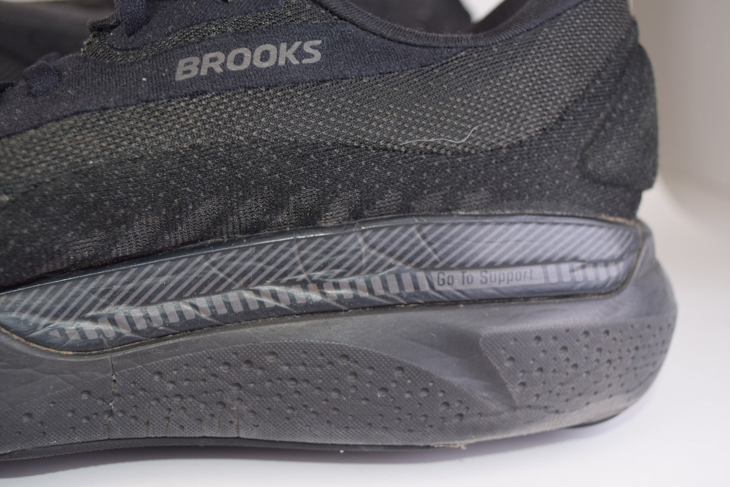 Brooks Men Adrenaline GTS 24 1104371D020 Black Running Shoes Sneakers Size 11 D