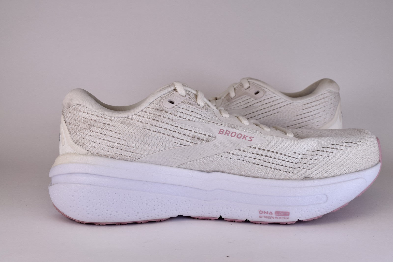 Brooks Women Ghost Max 2 1204201B190 Beige Running Shoes Sneakers Size 9.5 B