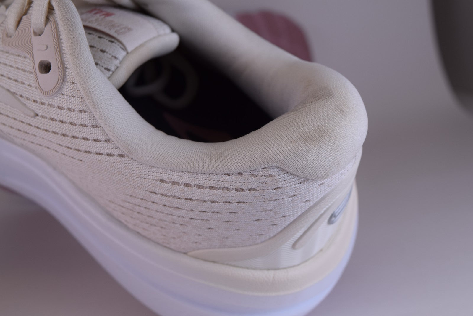 Brooks Women Ghost Max 2 1204201B190 Beige Running Shoes Sneakers Size 9.5 B