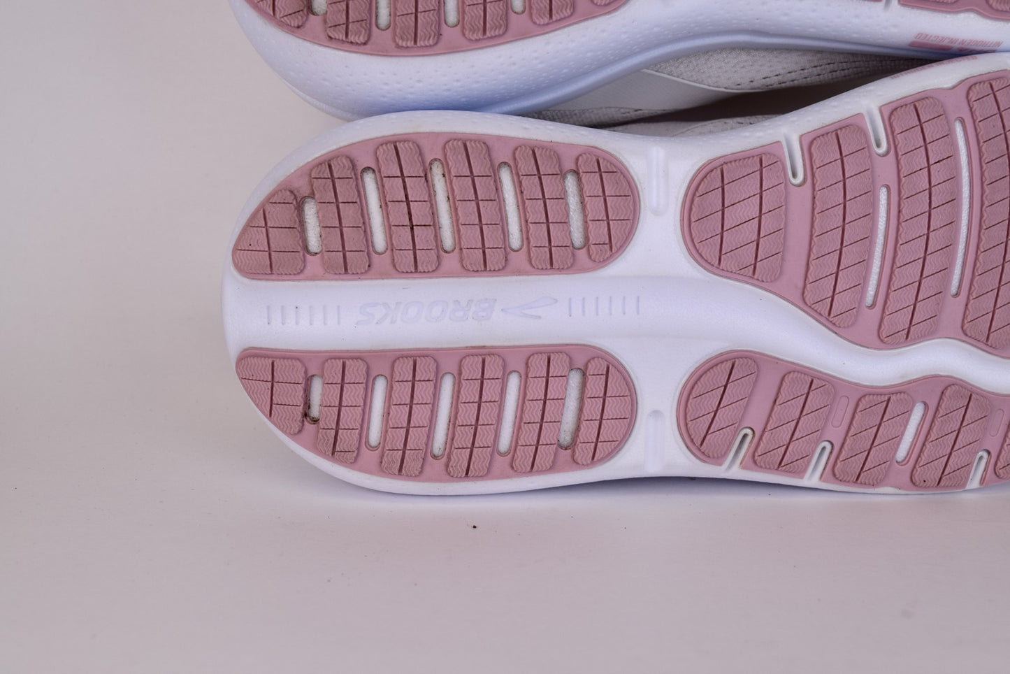 Brooks Women Ghost Max 2 1204201B190 Beige Running Shoes Sneakers Size 9.5 B