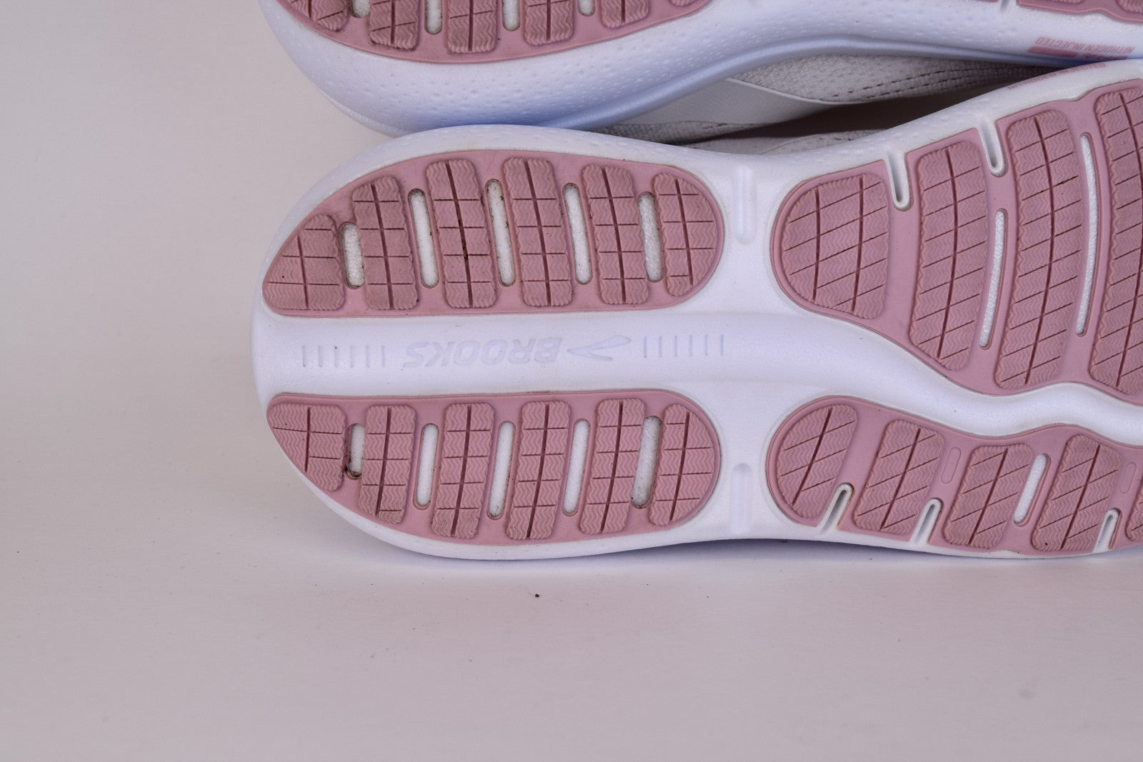 Brooks Women Ghost Max 2 1204201B190 Beige Running Shoes Sneakers Size 9.5 B