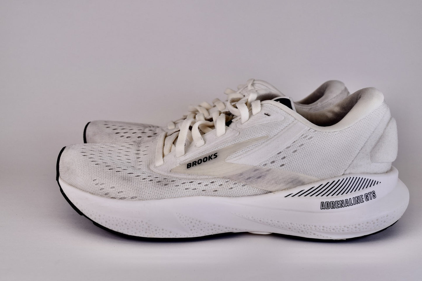 Brooks Women Adrenaline GTS 24 1204261B137 White Running Shoes Sneakers Size 7 B