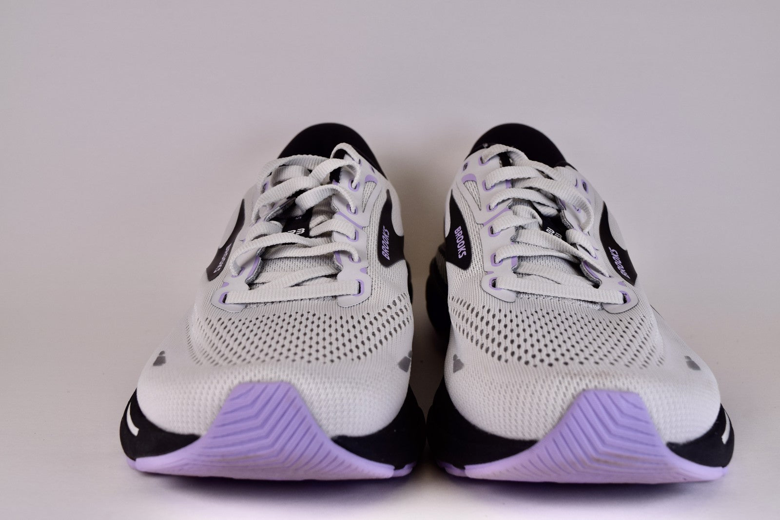 Brooks Women Adrenaline GTS 23 1203811B039 Gray Running Shoes Sneakers Size 12 B