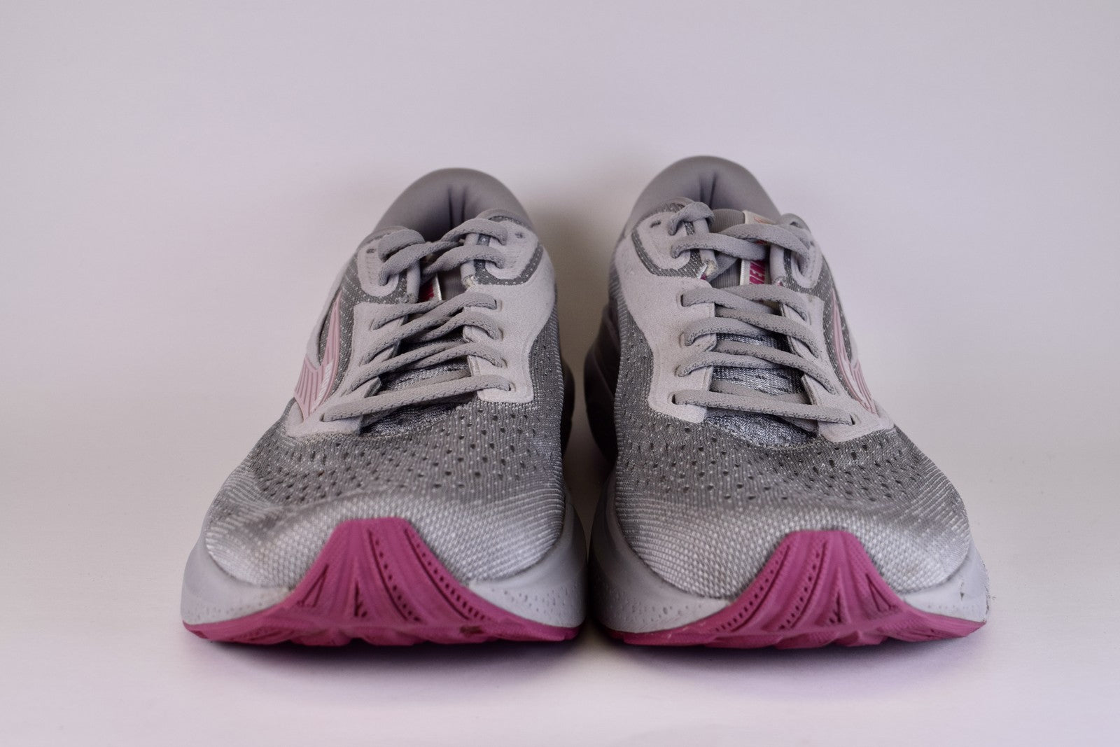 Brooks Women Adrenaline GTS 24 1204261B019 Gray Running Shoes Size 11.5 B