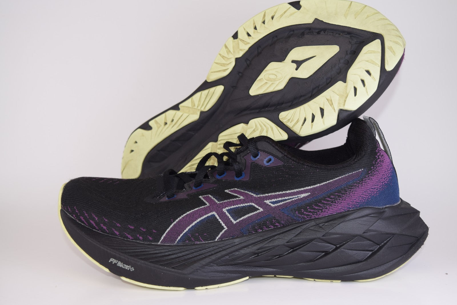 ASICS Women Novablast 4 1012B510 Black Running Shoes Sneakers Size 10