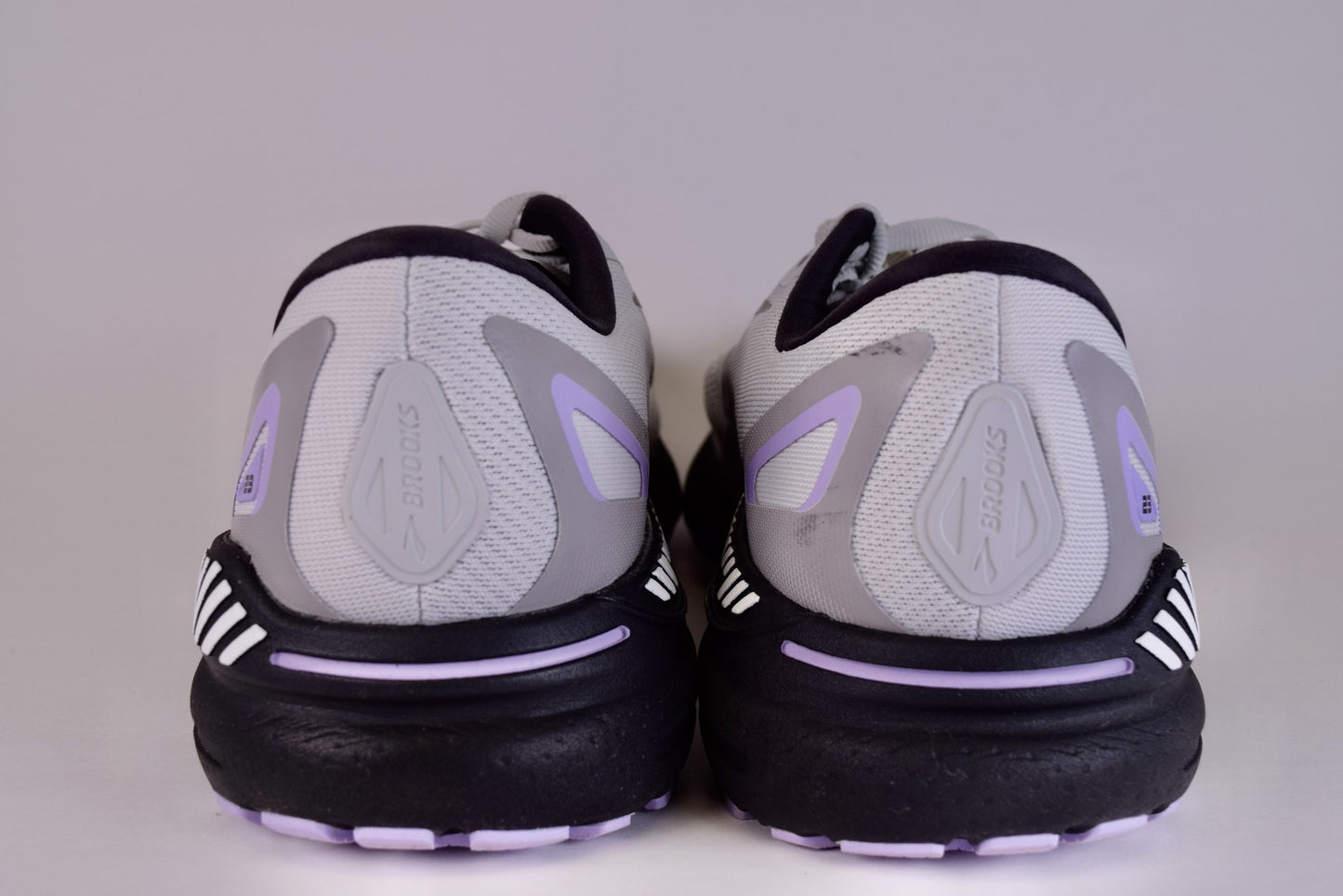 Brooks Women Adrenaline GTS 23 1203811B039 Gray Running Shoes Sneakers Size 12 B