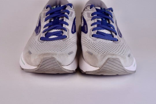 Brooks Womens Adrenaline GTS 22 1203531B045 Gray Running Shoes Sneakers Size 9 B