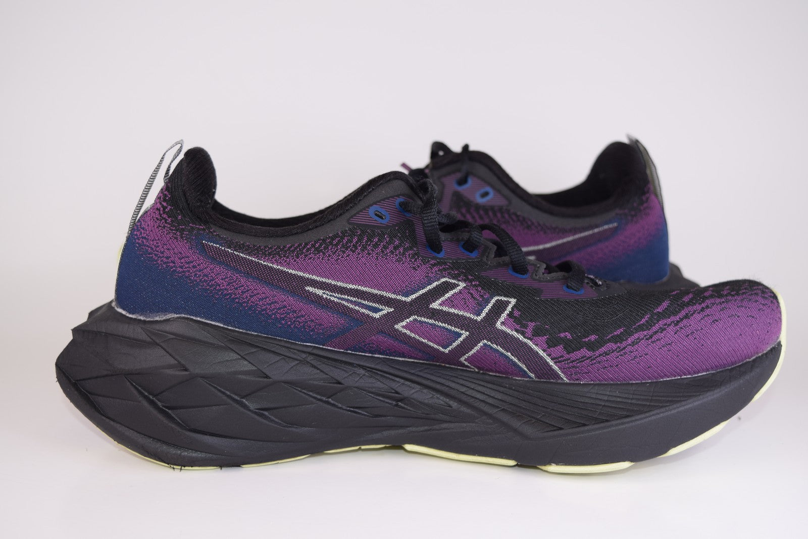 ASICS Women Novablast 4 1012B510 Black Running Shoes Sneakers Size 10